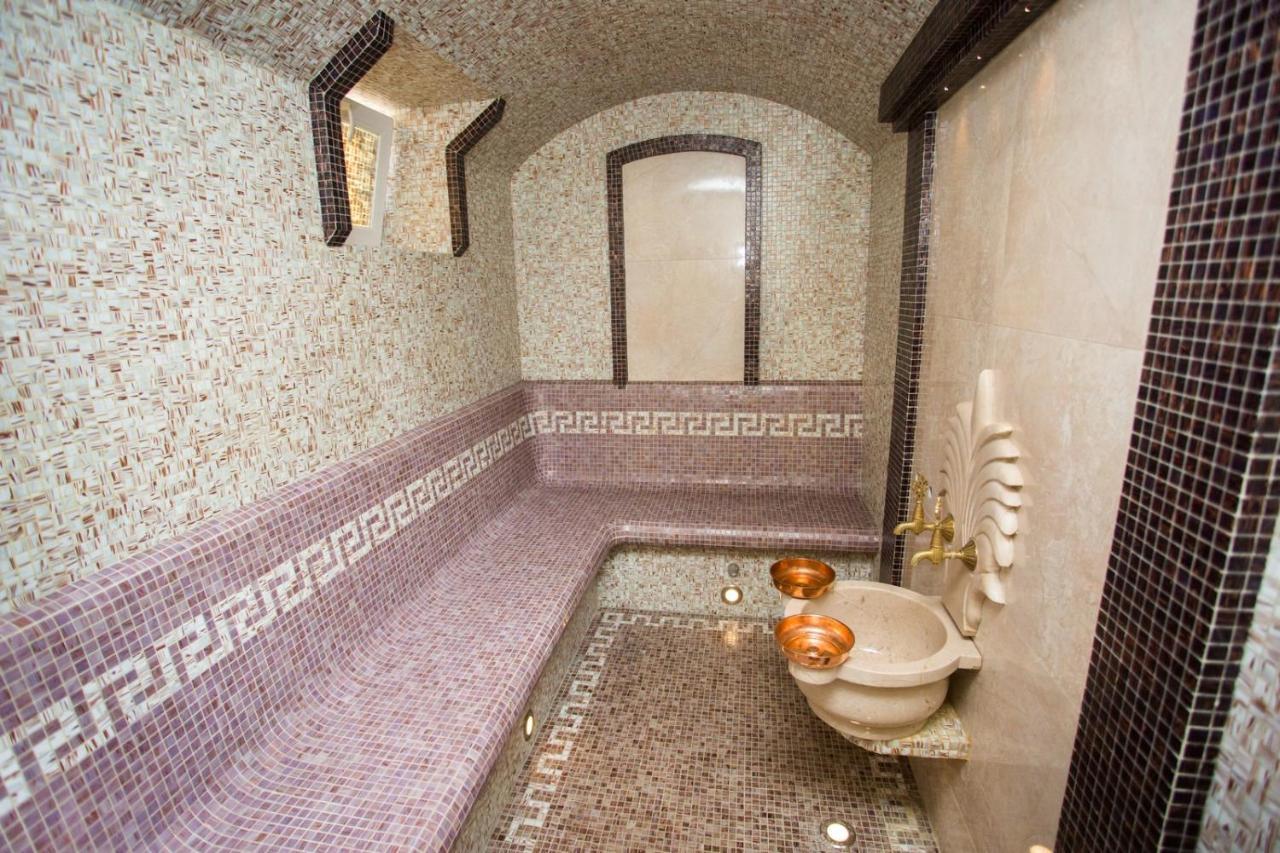 ホテル Port Royal Tulchyn エクステリア 写真
